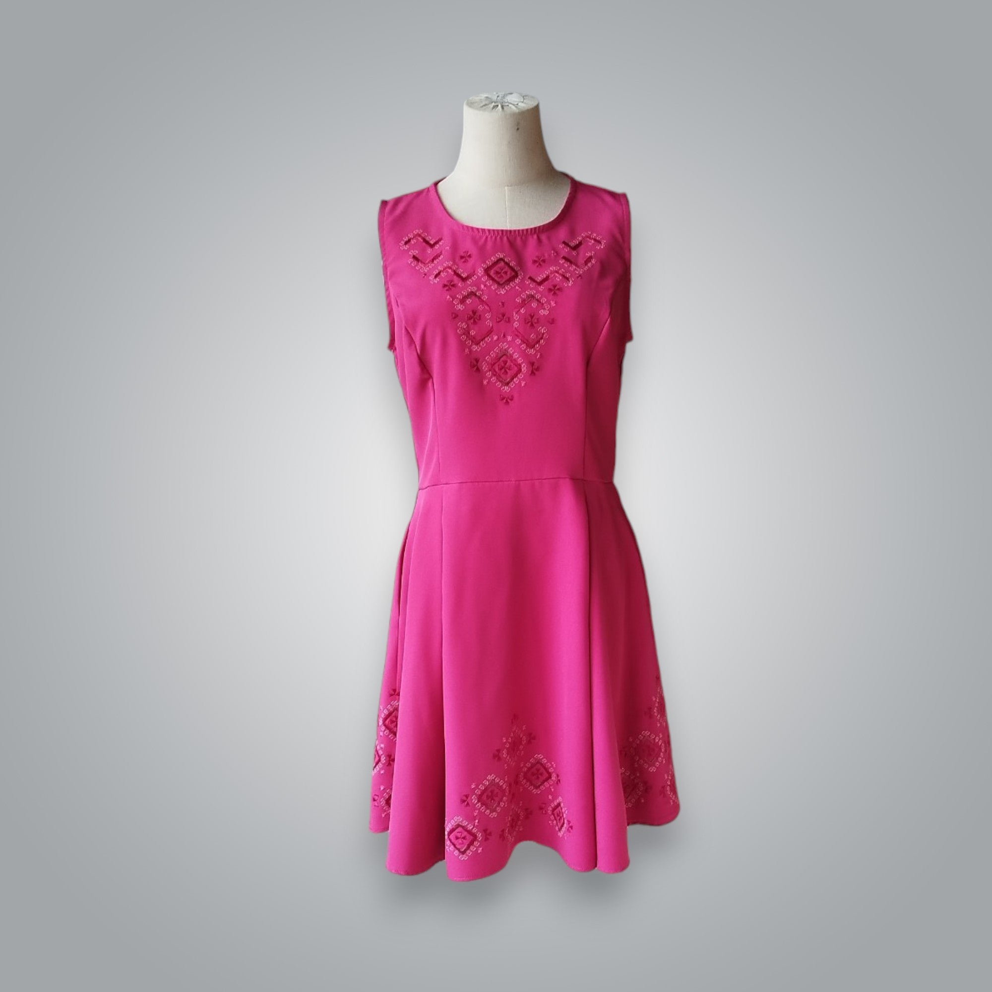 OUTLET Къса рокля с "Нашенска" шевица