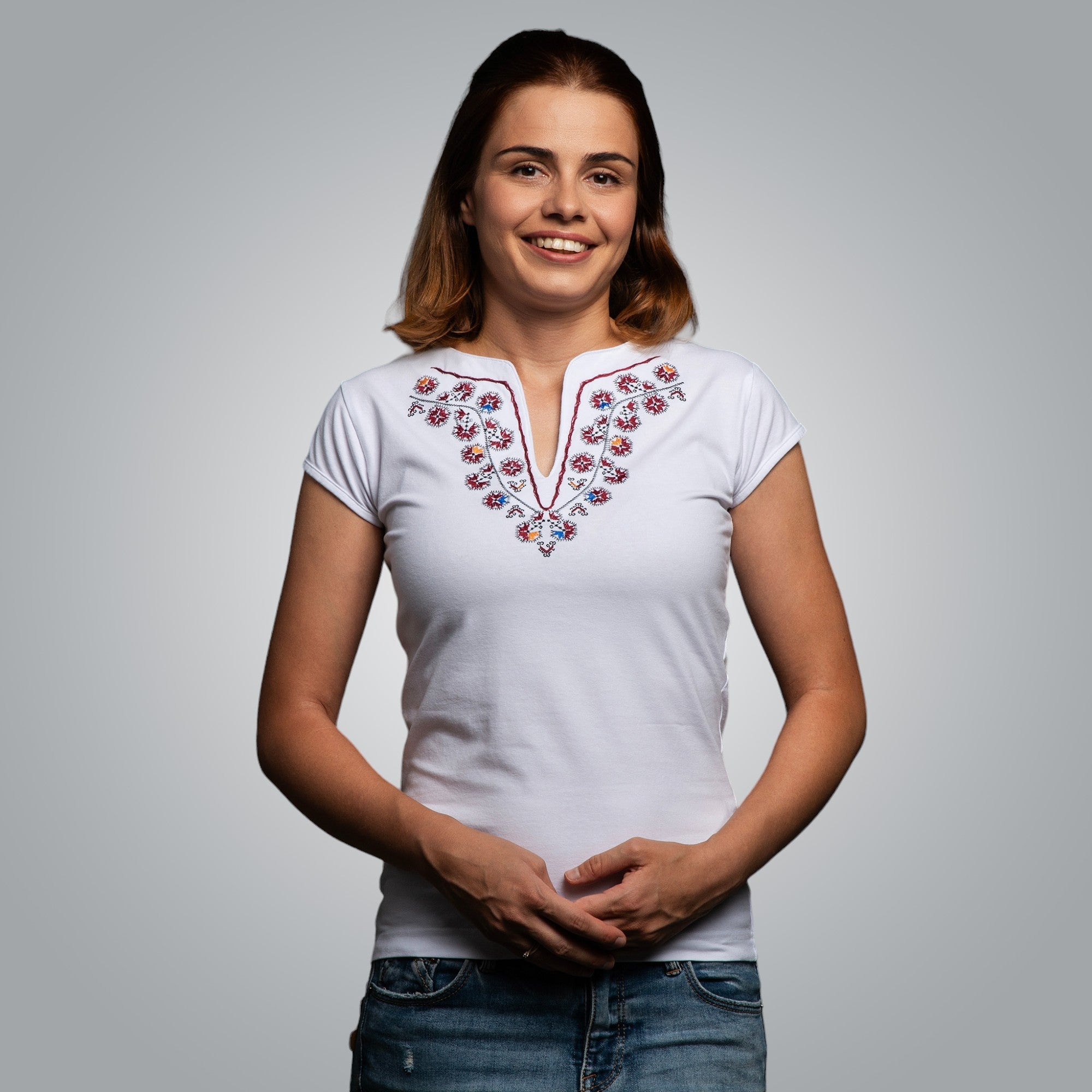 Тениска с V-деколте "Начало"