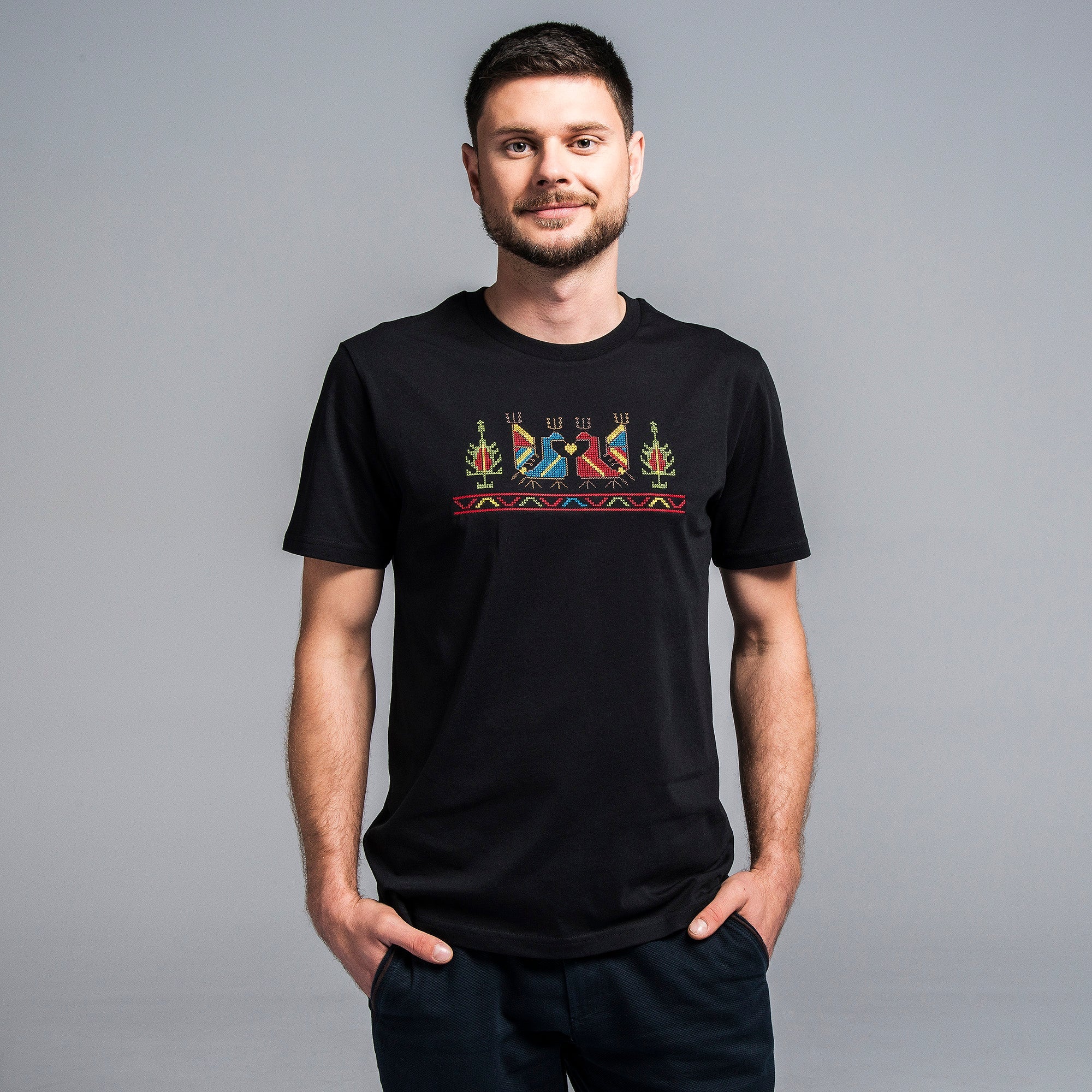 Черна мъжка тениска бродирана с шевица "Петли" от Везба