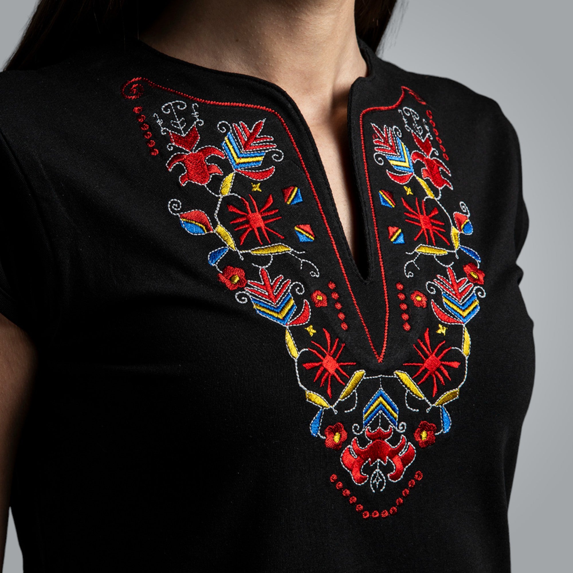 V-neck T-shirt - "Samokovska"