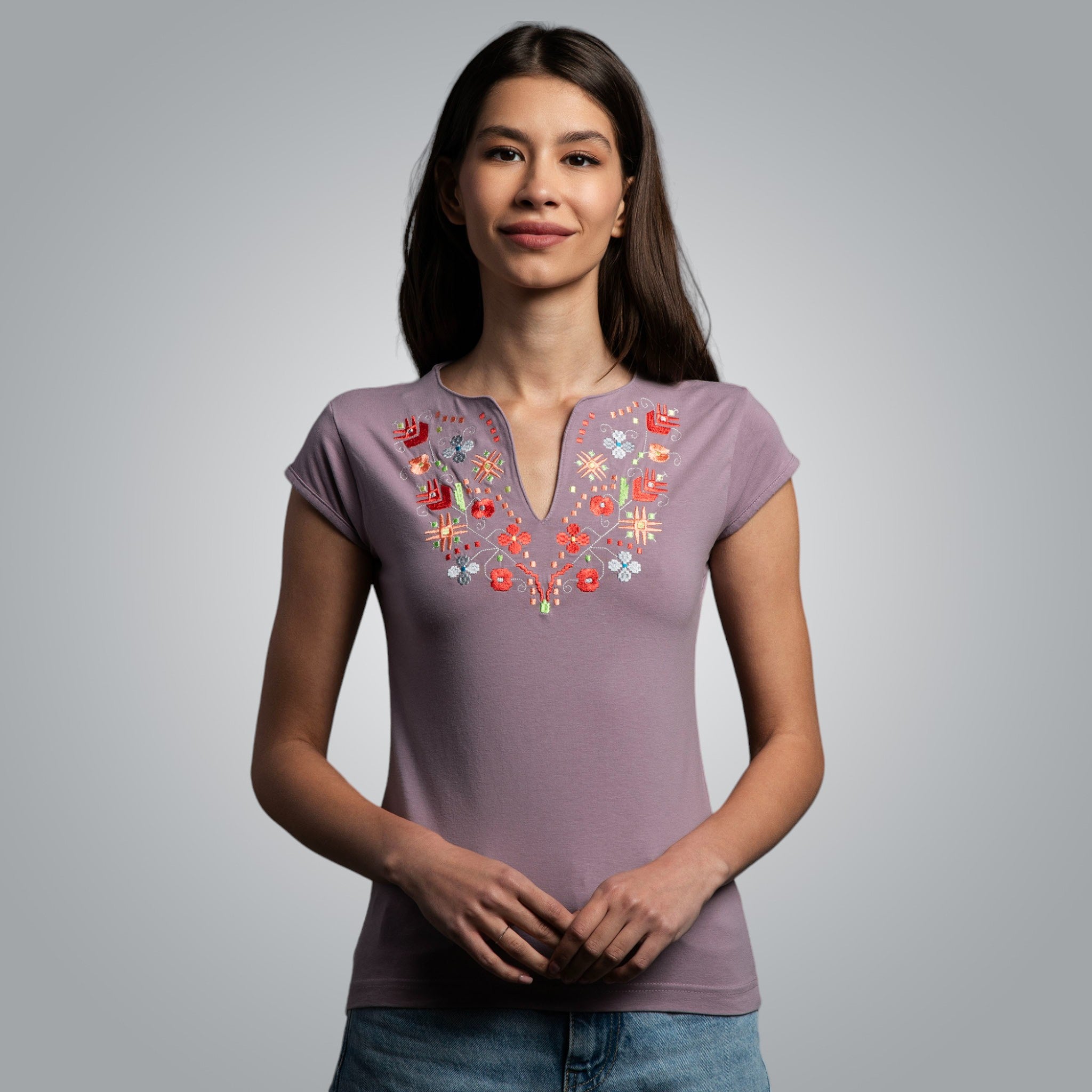 Тениска с V-деколте "Тракийска"