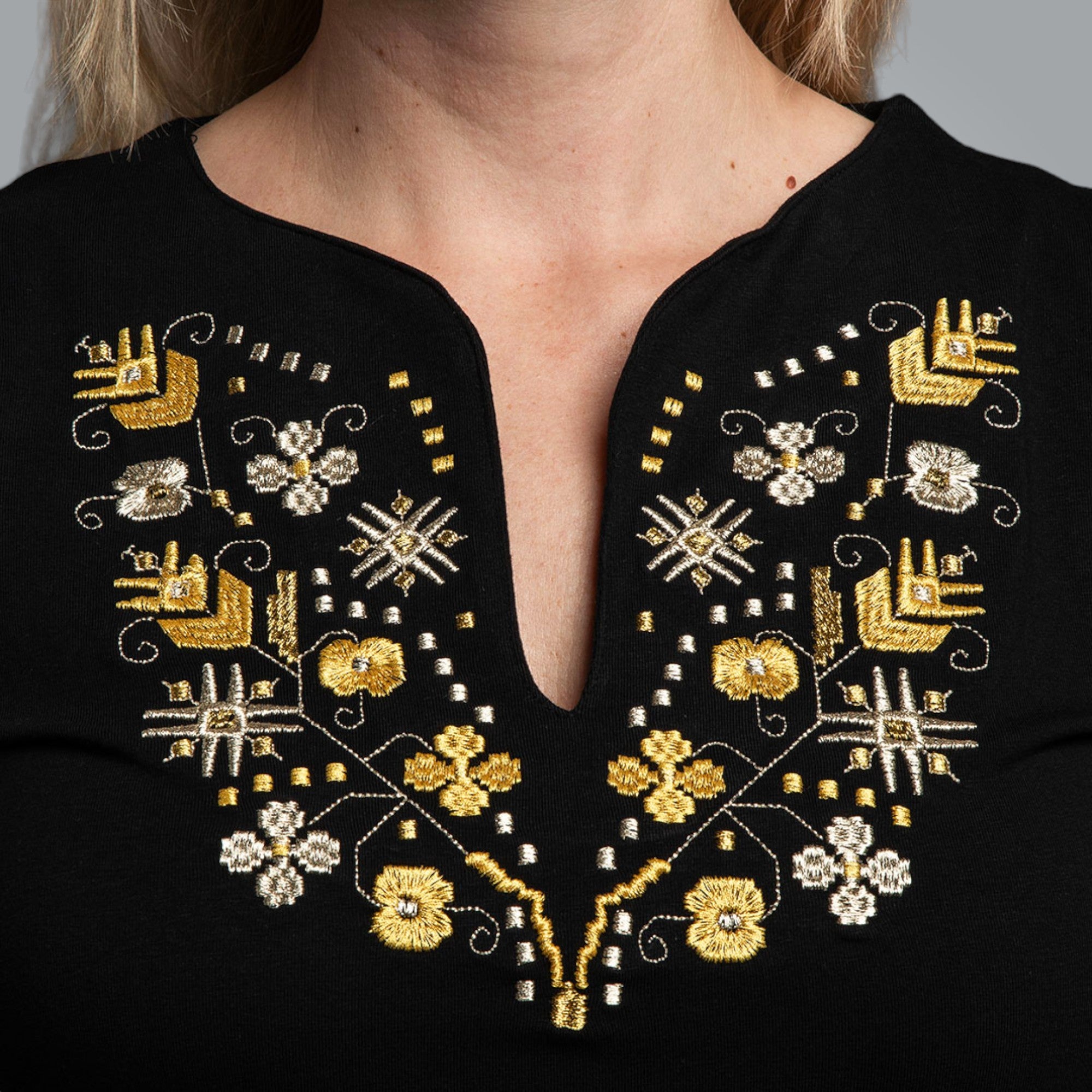 Тениска с V-деколте "Тракийска"