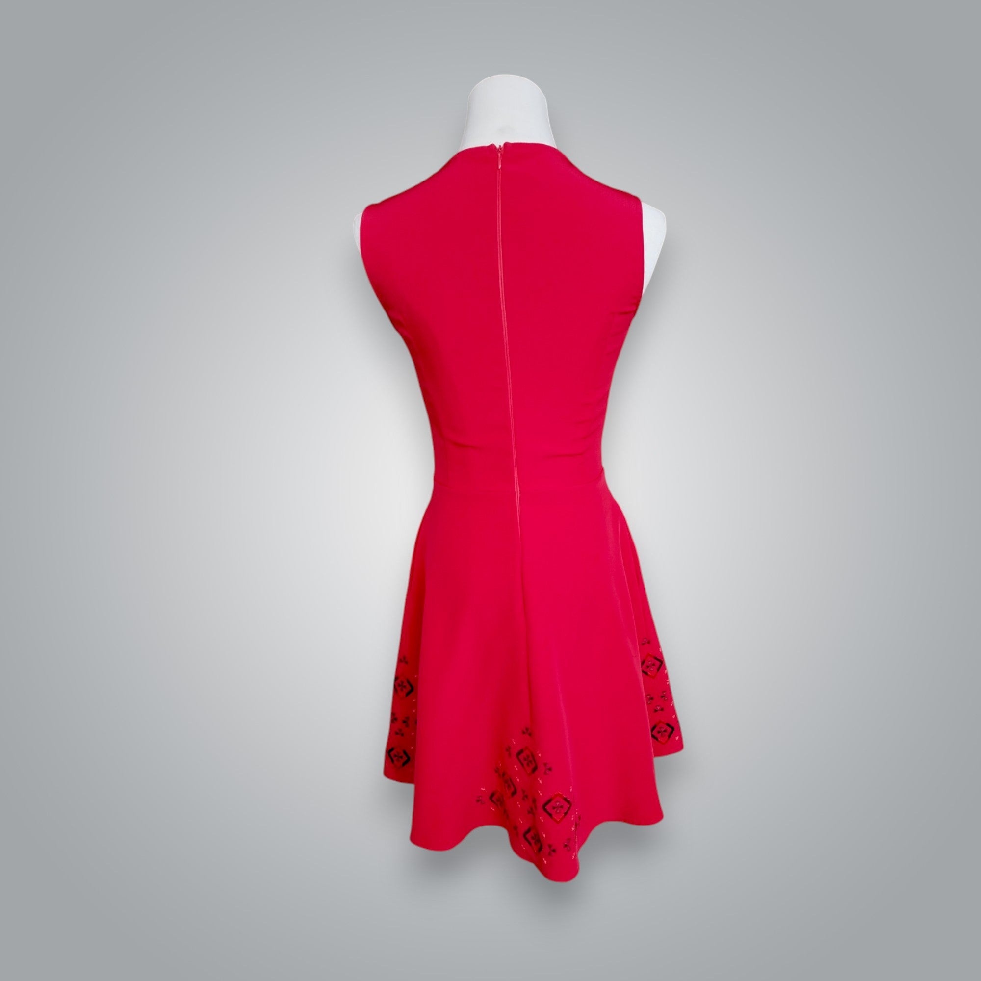 OUTLET Къса рокля с "Нашенска" шевица