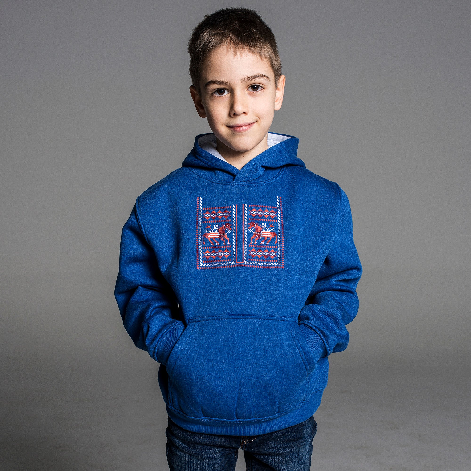 Детска блуза с качулка бродирана с шевица "Кончета" от Везба