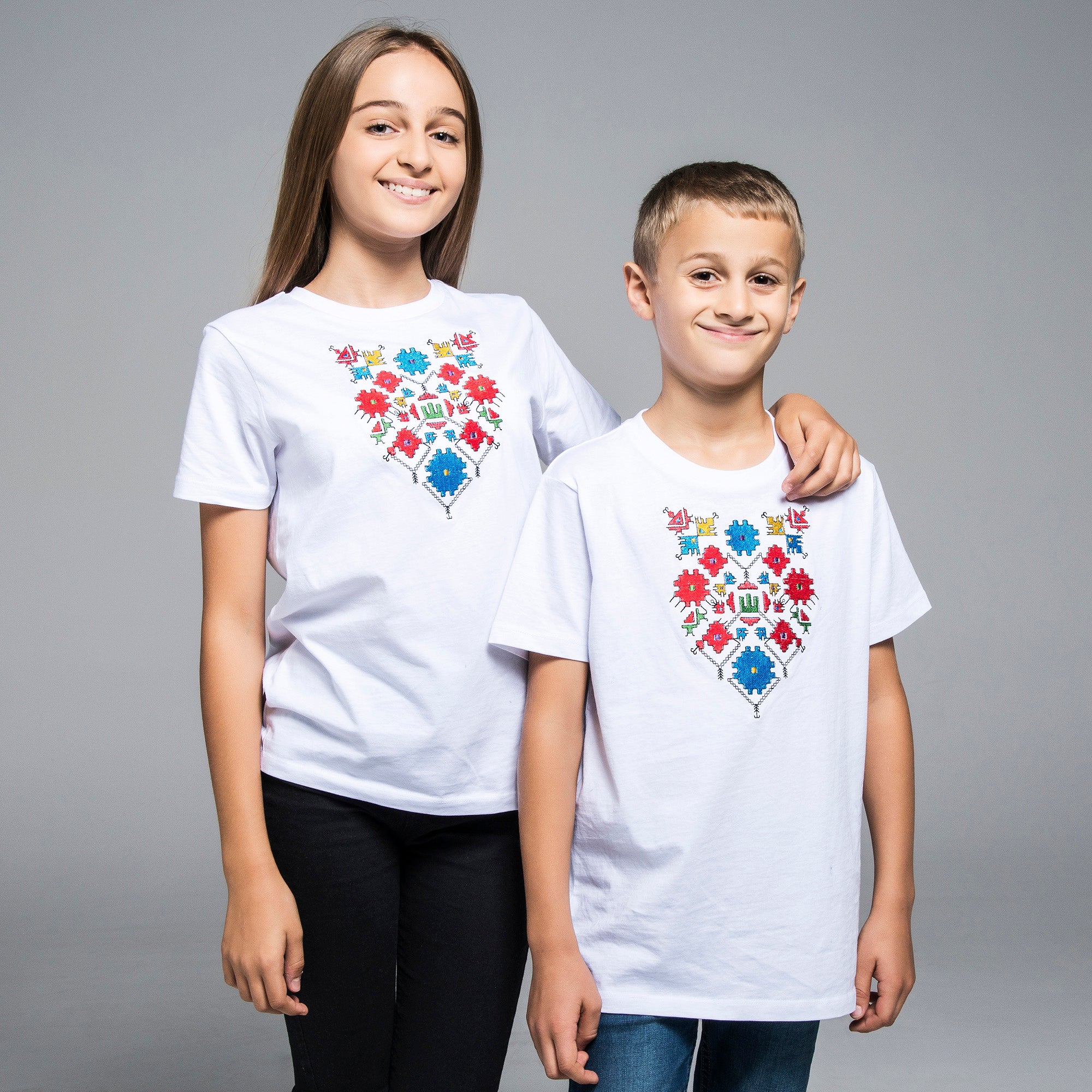 Детска тениска бродирана с шевица "Его" от Везба