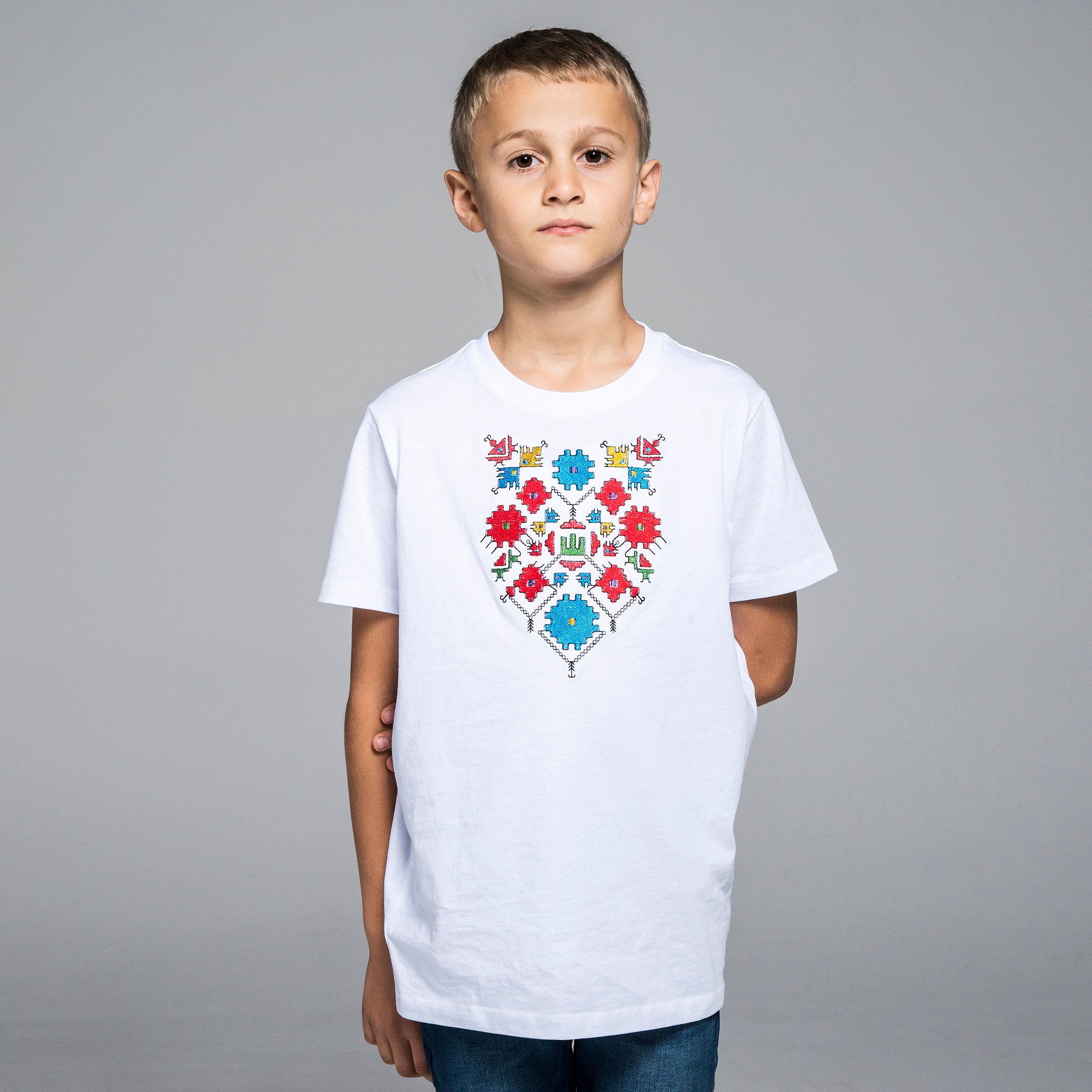 Детска тениска бродирана с шевица "Его" от Везба