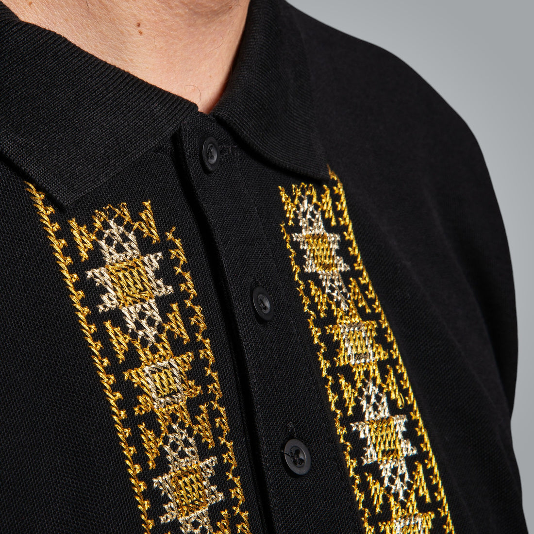 T-shirt with &quot;Guardian&quot; collar - &quot;golden&quot; embroidery 