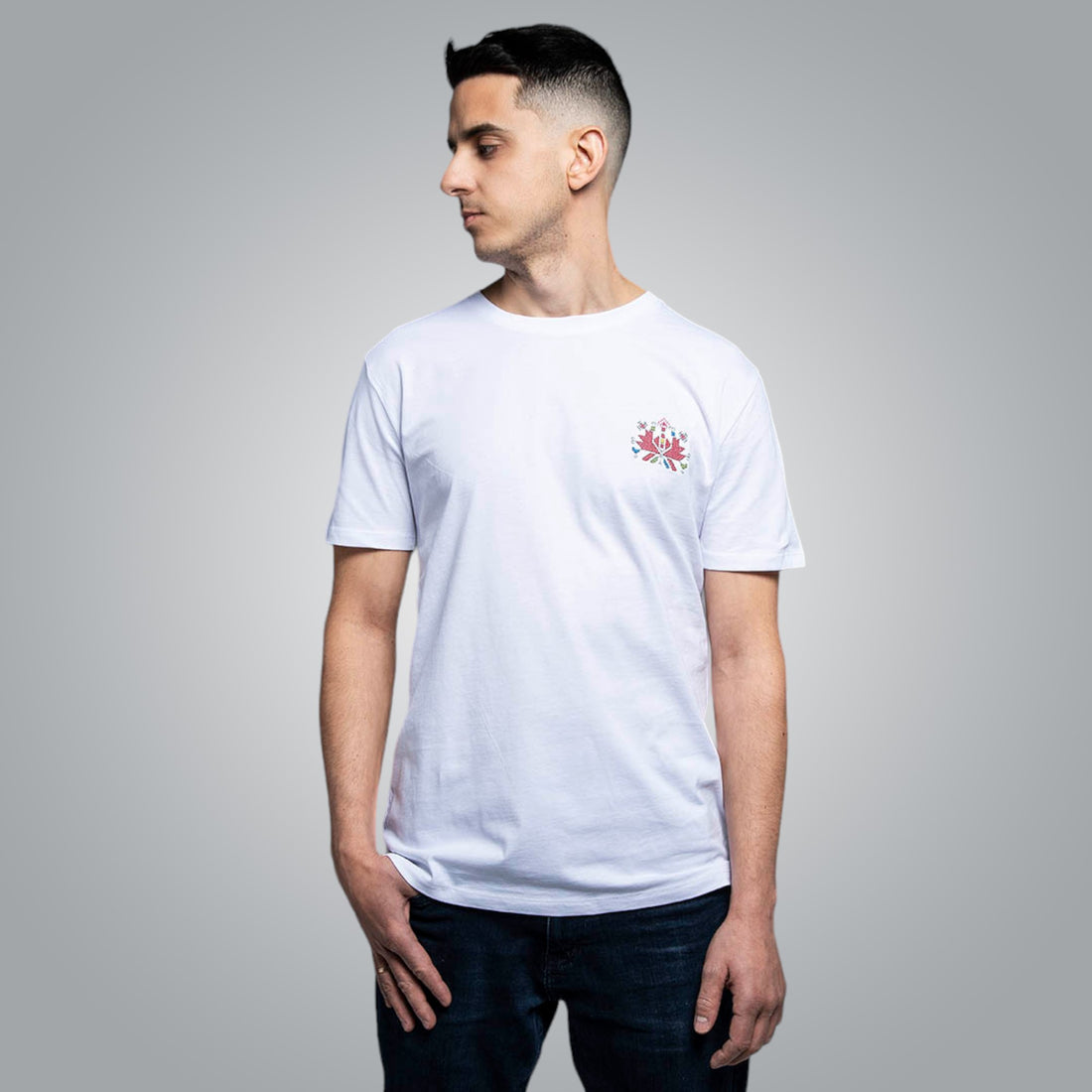 T-shirt embroidered with embroidery detail &quot;I am&quot; 