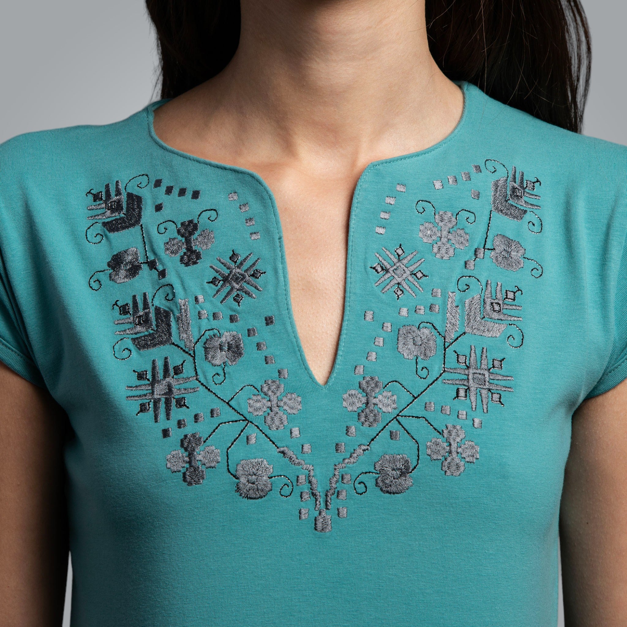 Тениска с V-деколте &quot;Тракийска&quot;