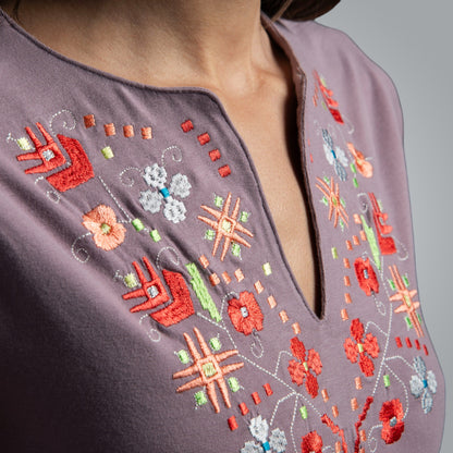 Тениска с V-деколте &quot;Тракийска&quot;