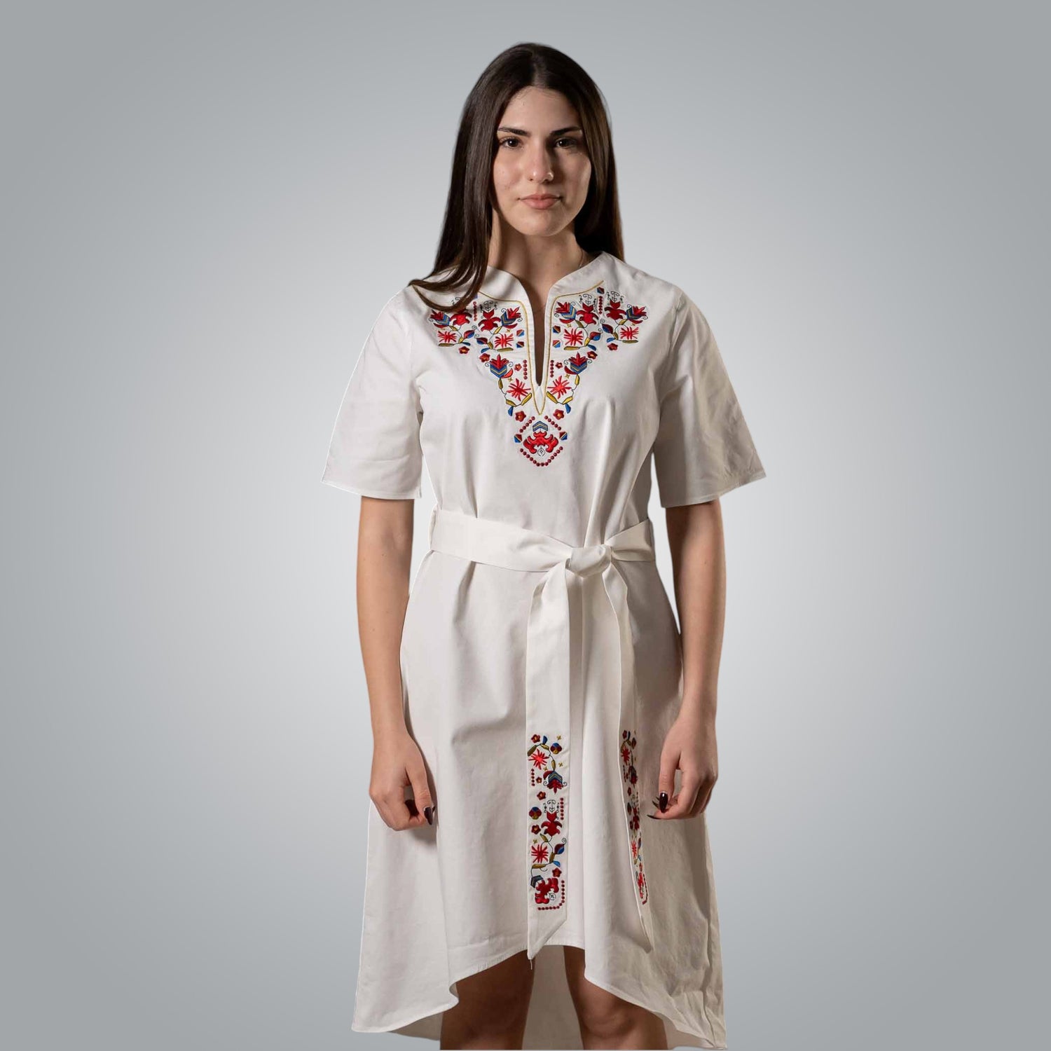 Дамска туника с бродирана Самоковска шевица и колан, изработена от мек памук с традиционни мотиви