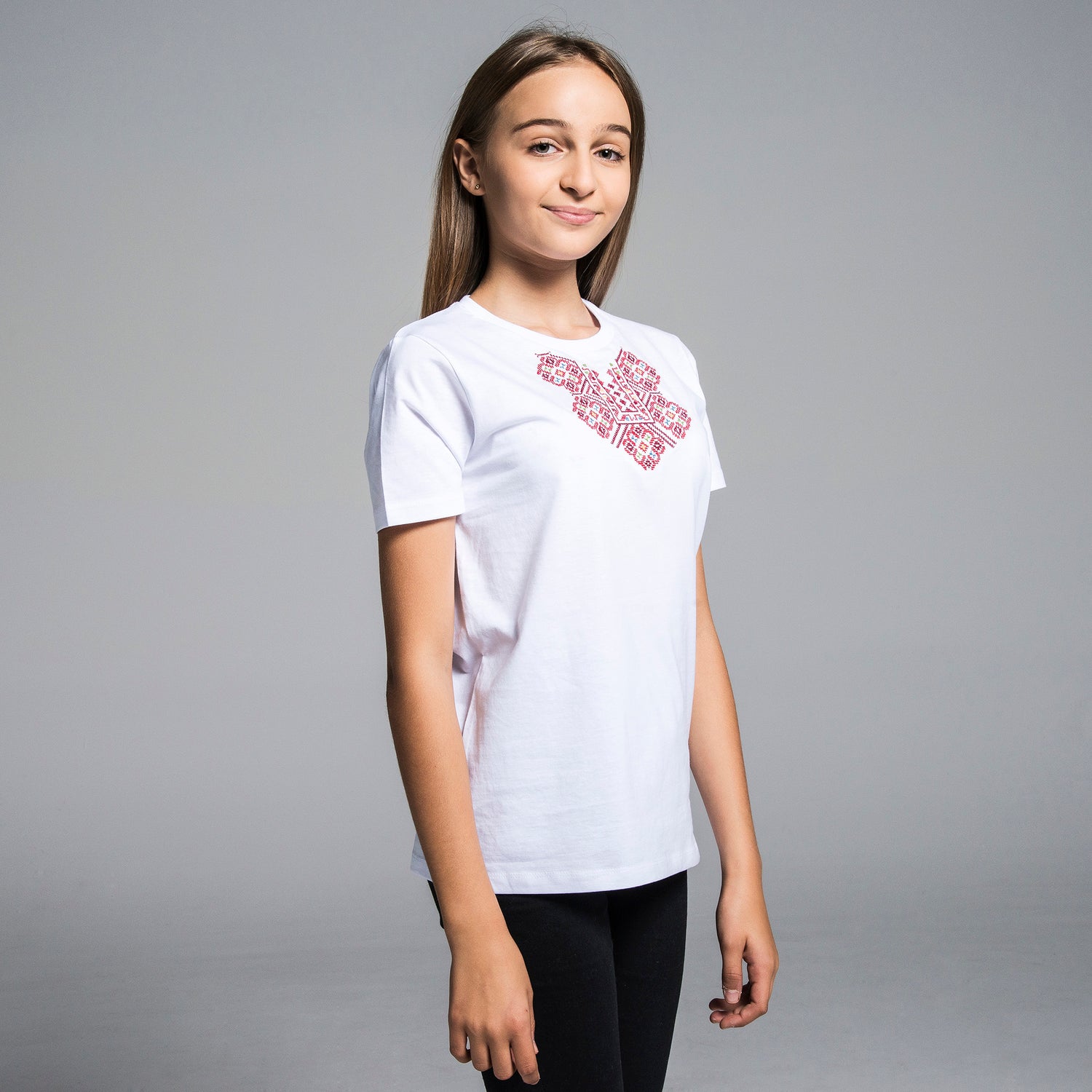 Детска тениска бродирана с шевица &quot;Китна&quot; от Везба