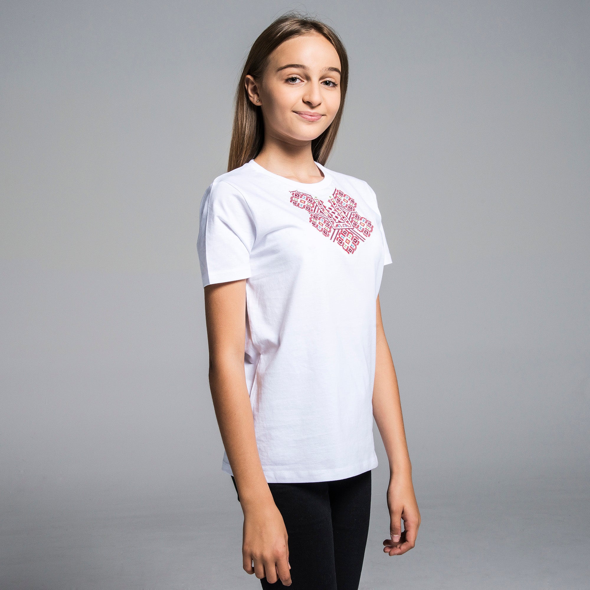 Детска тениска бродирана с шевица &quot;Китна&quot; от Везба