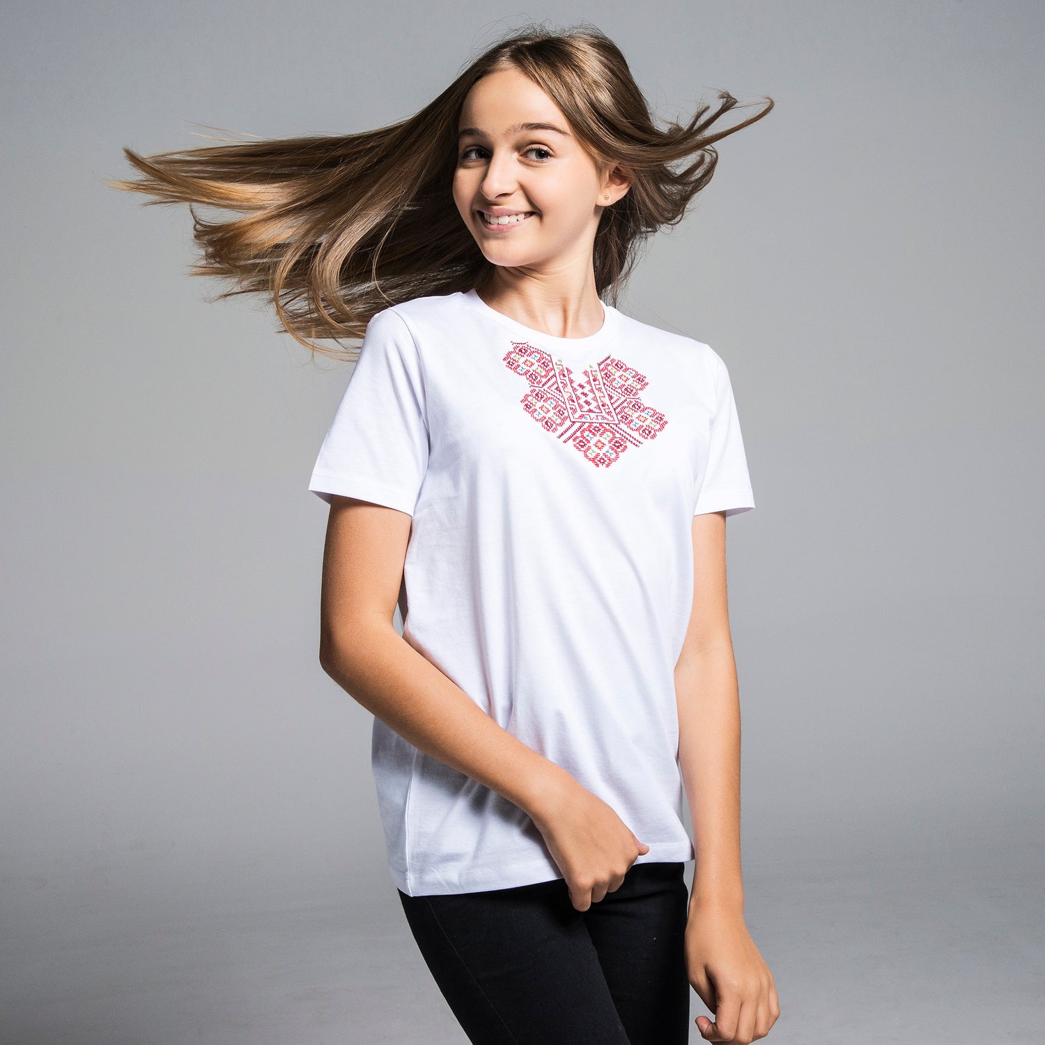 Детска тениска бродирана с шевица &quot;Китна&quot; от Везба