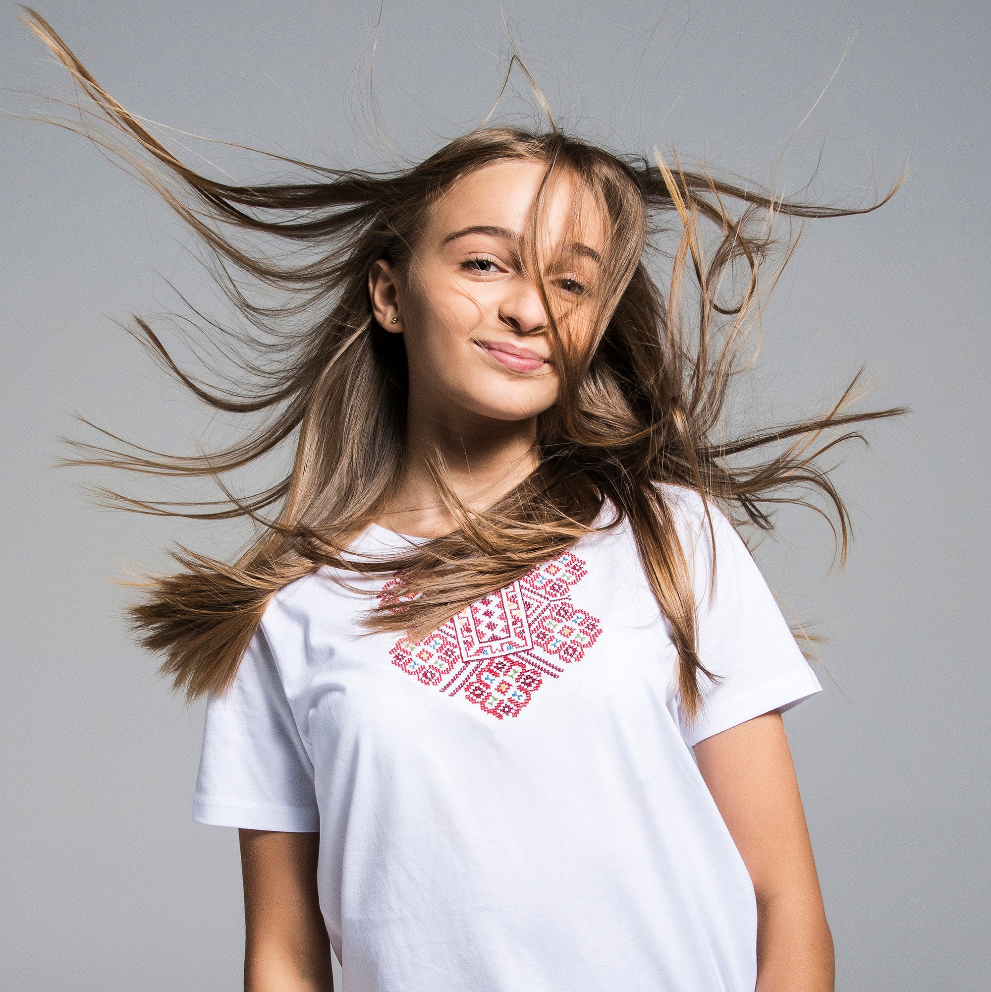 Детска тениска бродирана с шевица &quot;Китна&quot; от Везба