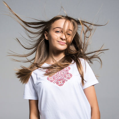 Детска тениска бродирана с шевица &quot;Китна&quot; от Везба