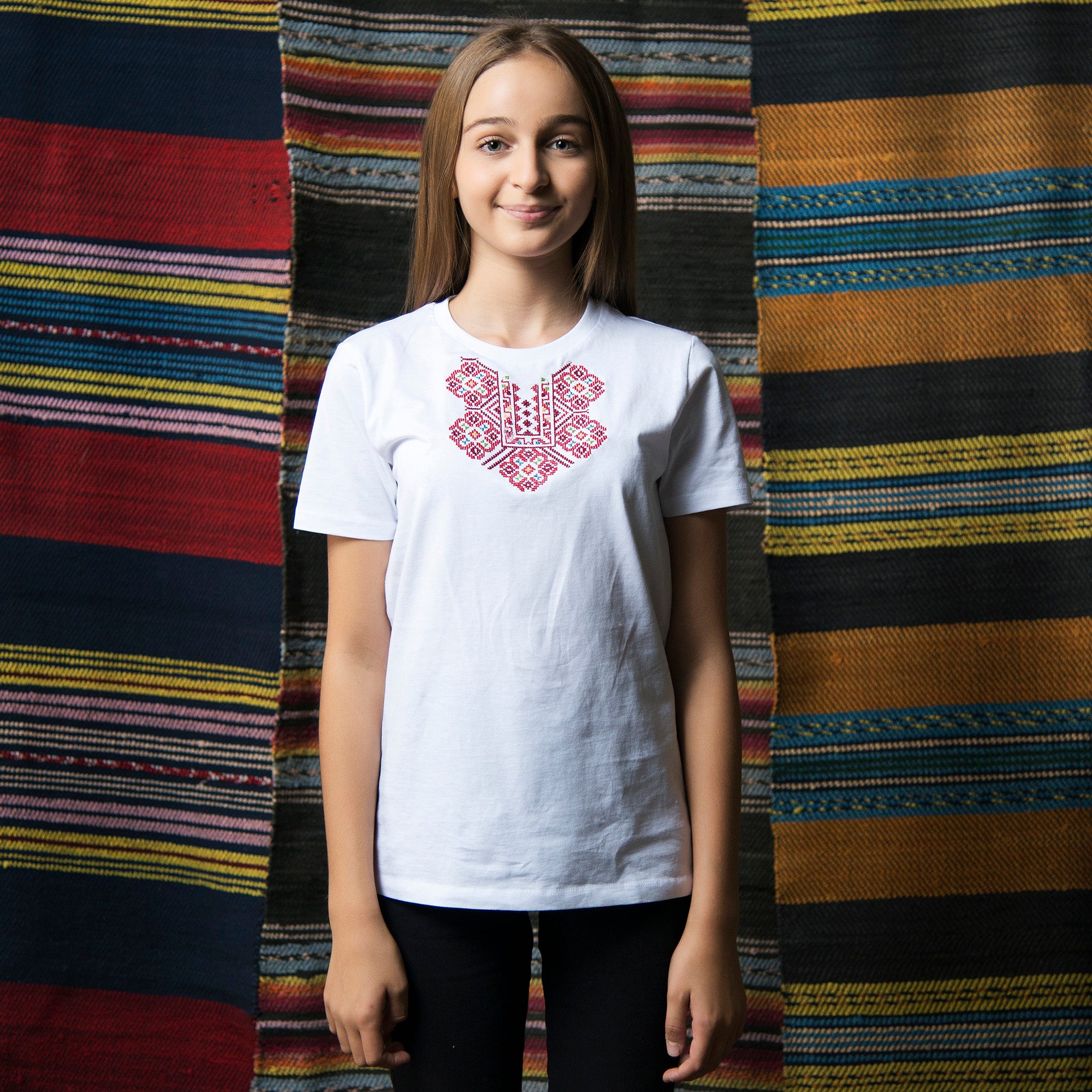 Детска тениска бродирана с шевица &quot;Китна&quot; от Везба